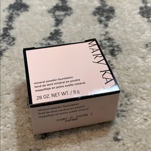 Mary Kay Makeup - Mary Kay Mineral Powder Foundation Mary Kay Makeup - Mary Kay Mineral Powder Foundation